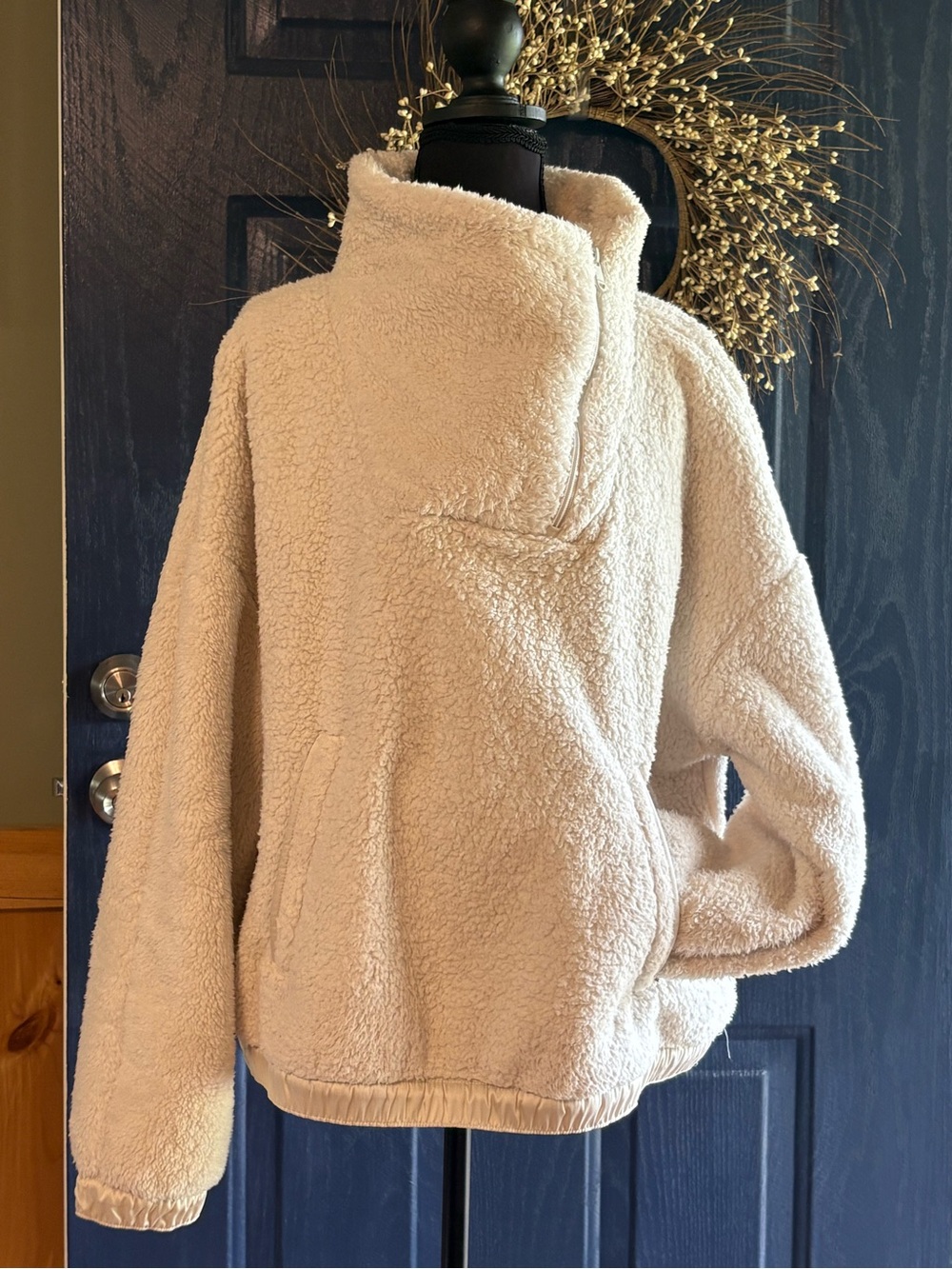 Athleta Cream Sherpa Pullover Satin Trim Jacket With Zipper Pockets size XL